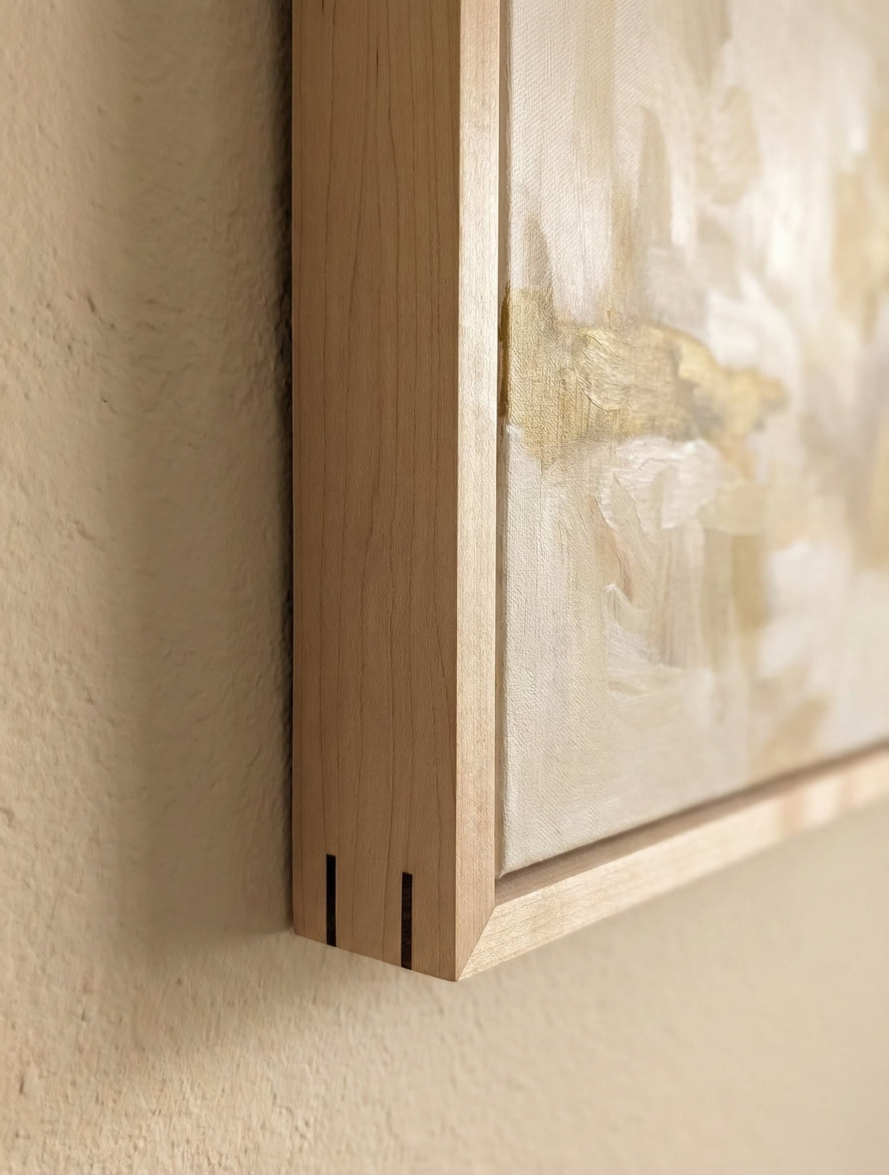 Floating frame in walnut